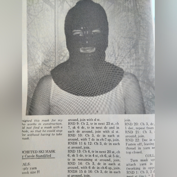 Vintage Crochet World Magazine - December 1983 Fashion Doll Clothes Pacman - Picture 3 of 6